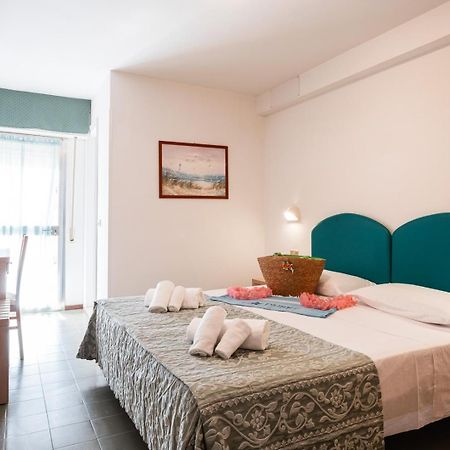 Blu Star Hotel Gabicce Mare Exteriör bild